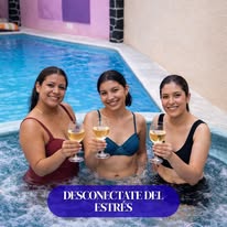 Clientes disfrutando jacuzzi 2